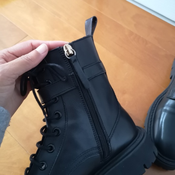 *SOLD* Leather track ankle boots Zara - Picture 6 of 11